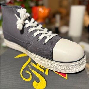 Size 16 Men’s Thorogood Mid Canvas Sneaker